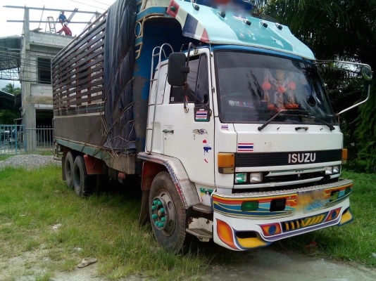 รถอีซูซุ 10 ล้อ หลังถนน FVM  175 แรงม้า.    สนใจติดต่อ  081 - 6079515