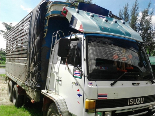 รถอีซูซุ 10 ล้อ หลังถนน FVM  175 แรงม้า.    สนใจติดต่อ  081 - 6079515