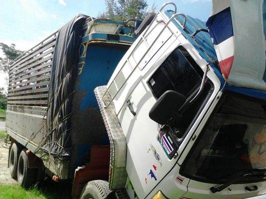 รถอีซูซุ 10 ล้อ หลังถนน FVM  175 แรงม้า.    สนใจติดต่อ  081 - 6079515