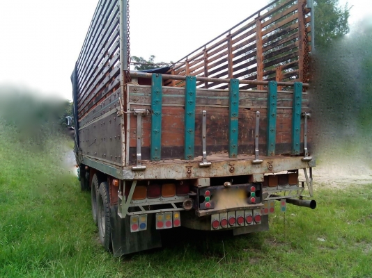 รถอีซูซุ 10 ล้อ หลังถนน FVM  175 แรงม้า.    สนใจติดต่อ  081 - 6079515