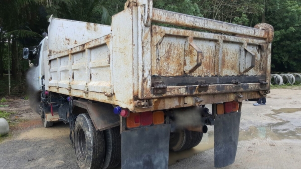 รถฮีโน่ 6 ล้อดั้ม FC4J  145 แรงม้า. ปี 42.      สนใจติดต่อ  081 - 6079515