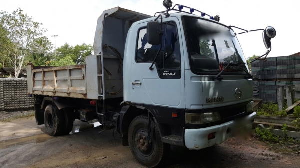 รถฮีโน่ 6 ล้อดั้ม FC4J  145 แรงม้า. ปี 42.      สนใจติดต่อ  081 - 6079515