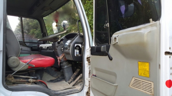 รถฮีโน่ 6 ล้อดั้ม FC4J  145 แรงม้า. ปี 42.      สนใจติดต่อ  081 - 6079515