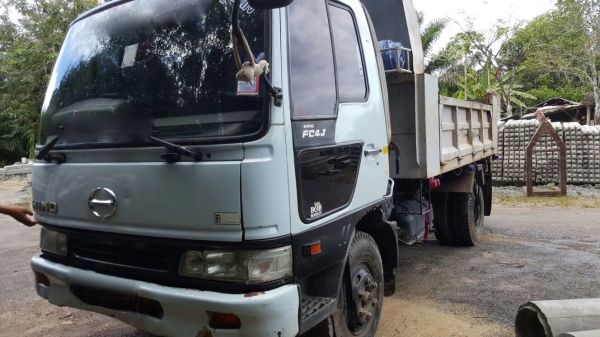 รถฮีโน่ 6 ล้อดั้ม FC4J  145 แรงม้า. ปี 42.      สนใจติดต่อ  081 - 6079515