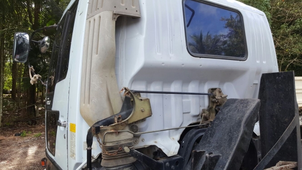 รถฮีโน่ 6 ล้อดั้ม FC4J  145 แรงม้า. ปี 42.      สนใจติดต่อ  081 - 6079515