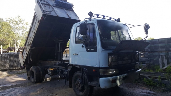 รถฮีโน่ 6 ล้อดั้ม FC4J  145 แรงม้า. ปี 42.      สนใจติดต่อ  081 - 6079515