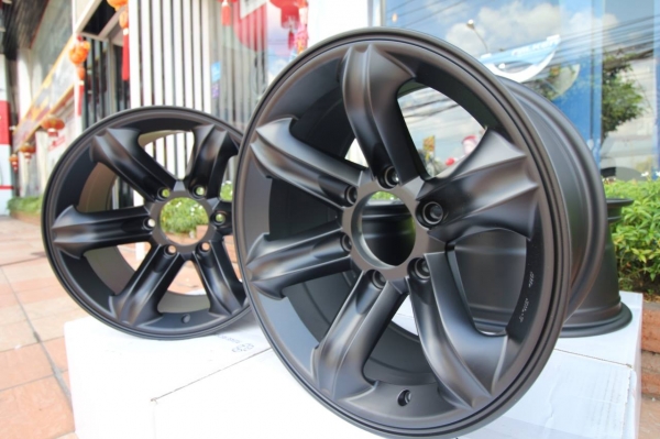 ล้อเล็บเหยี่ยว 4WD ขอบ16X8 6H139.7 สีดำด้าน วงละ 3,750 บาท