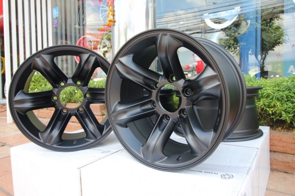 ล้อเล็บเหยี่ยว 4WD ขอบ16X8 6H139.7 สีดำด้าน วงละ 3,750 บาท