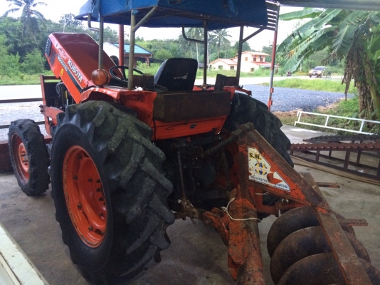 รถไถ KUBOTA  M5000. / 2 เพลา.   ( รถทำงาน 4,xxx กว่า ชม. )     สนใจติดต่อ   081 - 6079515