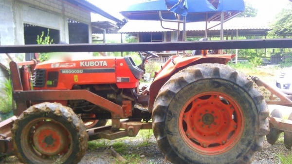 รถไถ KUBOTA  M5000. / 2 เพลา.   ( รถทำงาน 4,xxx กว่า ชม. )     สนใจติดต่อ   081 - 6079515