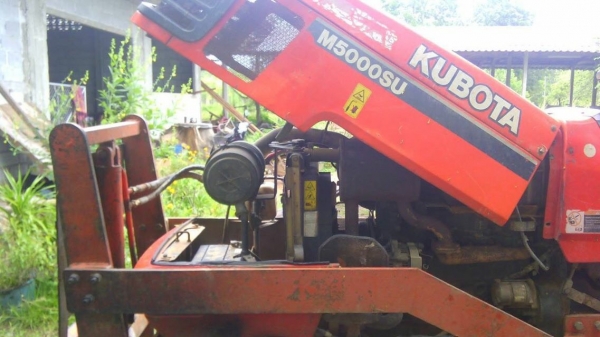 รถไถ KUBOTA  M5000. / 2 เพลา.   ( รถทำงาน 4,xxx กว่า ชม. )     สนใจติดต่อ   081 - 6079515