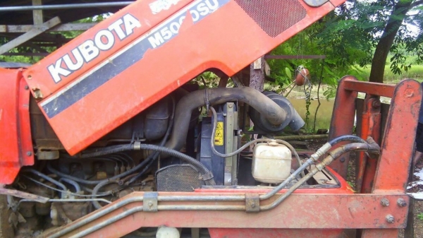 รถไถ KUBOTA  M5000. / 2 เพลา.   ( รถทำงาน 4,xxx กว่า ชม. )     สนใจติดต่อ   081 - 6079515