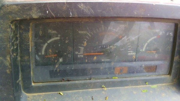 รถไถ KUBOTA  M5000. / 2 เพลา.   ( รถทำงาน 4,xxx กว่า ชม. )     สนใจติดต่อ   081 - 6079515