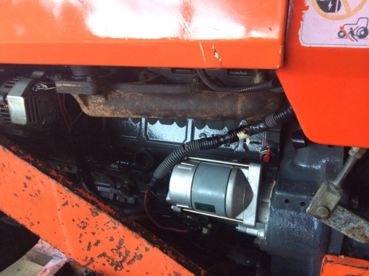 รถไถ KUBOTA  M5000. / 2 เพลา.   ( รถทำงาน 4,xxx กว่า ชม. )     สนใจติดต่อ   081 - 6079515