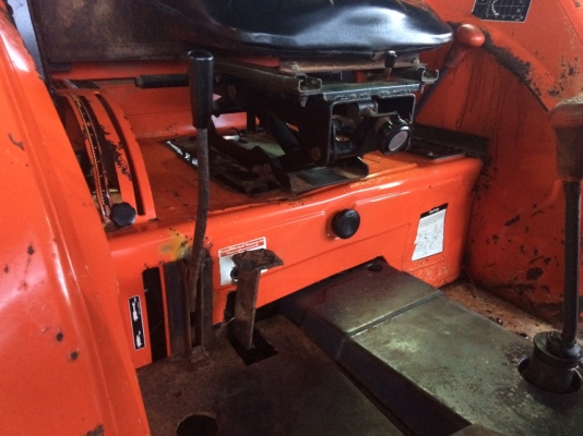 รถไถ KUBOTA  M5000. / 2 เพลา.   ( รถทำงาน 4,xxx กว่า ชม. )     สนใจติดต่อ   081 - 6079515