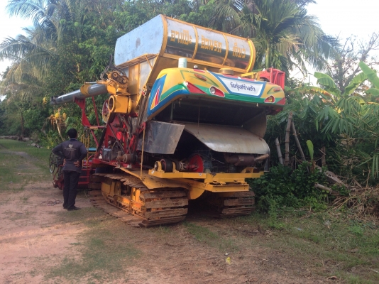 ขายรถเกี่ยวข้าวเกษตรพัฒนา  (คลิปวีดีโอ สุดยอดความแรง)  สเป็คเร็วแรงทันใจ ราคา 485,000 บาท  เครื่อง230แรงม้า ตัวเดิน 10 HT ปั้ม22ไดกิ้น  อุ้ม2.5ตัน เครื่องดี ช่วงล่างดี สภาพพร้อมใช้งาน  สนใจโทร 081-9972972 089-8451778