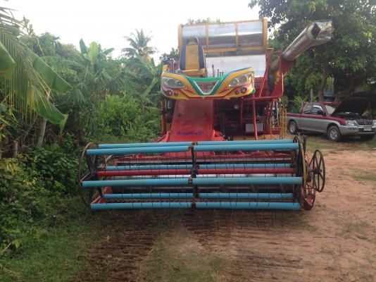 ขายรถเกี่ยวข้าวเกษตรพัฒนา  (คลิปวีดีโอ สุดยอดความแรง)  สเป็คเร็วแรงทันใจ ราคา 485,000 บาท  เครื่อง230แรงม้า ตัวเดิน 10 HT ปั้ม22ไดกิ้น  อุ้ม2.5ตัน เครื่องดี ช่วงล่างดี สภาพพร้อมใช้งาน  สนใจโทร 081-9972972 089-8451778