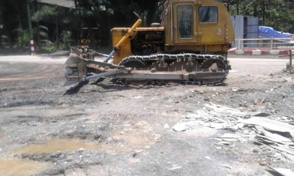 ขายรถแทรกเตอร์ KOMATSU D50A-15 ครัชแห้ง มีตู้เก๋ง สินค้าหายาก สนใจโทร 081-970-1072 ขายรถแทรกเตอร์ KOMATSU D50A-15 ครัชแห้ง มีตู้เก๋ง สินค้าหายาก สนใจโทร 081-970-1072