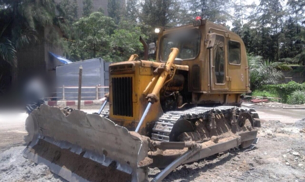ขายรถแทรกเตอร์ KOMATSU D50A-15 ครัชแห้ง มีตู้เก๋ง สินค้าหายาก สนใจโทร 081-970-1072