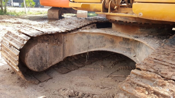 ขายแบคโฮ KOMATSU PC200-6 เอกสารเล่มทะเบียนครบพร้อมโอน ไฟฟ้าเต็ม เครื่องดี ปั้มแรงทำงานไม่โหลด ช่วงล่างดี โซ่+แทรคดี