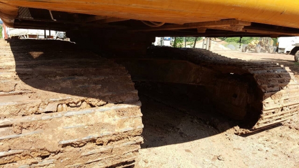 ขายแบคโฮ KOMATSU PC200-6 เอกสารเล่มทะเบียนครบพร้อมโอน ไฟฟ้าเต็ม เครื่องดี ปั้มแรงทำงานไม่โหลด ช่วงล่างดี โซ่+แทรคดี