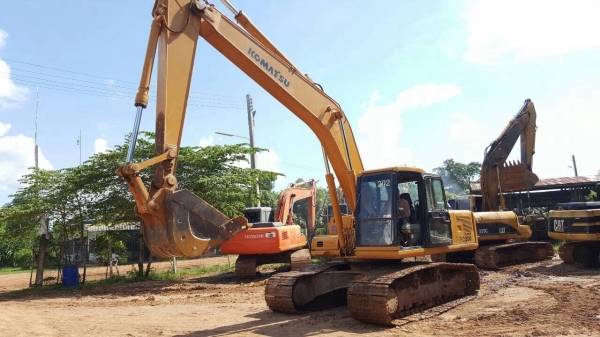ขายแบคโฮ KOMATSU PC200-6 เอกสารเล่มทะเบียนครบพร้อมโอน ไฟฟ้าเต็ม เครื่องดี ปั้มแรงทำงานไม่โหลด ช่วงล่างดี โซ่+แทรคดี