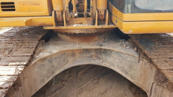ขายแบคโฮ KOMATSU PC200-6 เอกสารเล่มทะเบียนครบพร้อมโอน ไฟฟ้าเต็ม เครื่องดี ปั้มแรงทำงานไม่โหลด ช่วงล่างดี โซ่+แทรคดี