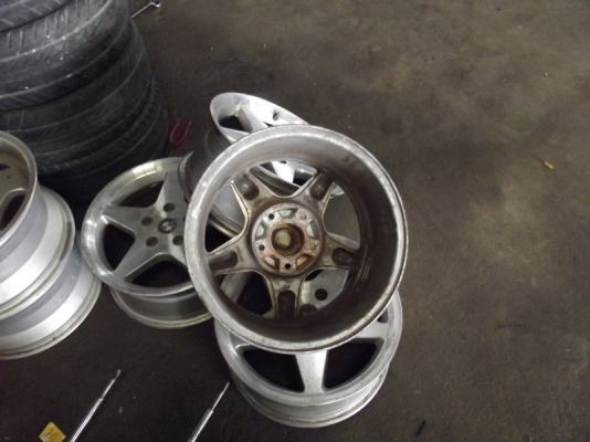 ต้องการขาย ล้อ BMW E34 ขอบ16"กว้าง7.5" ET20 R&amp;D WHEEL