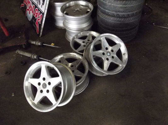 ต้องการขาย ล้อ BMW E34 ขอบ16"กว้าง7.5" ET20 R&amp;D WHEEL