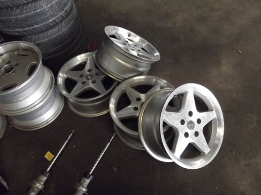 ต้องการขาย ล้อ BMW E34 ขอบ16"กว้าง7.5" ET20 R&amp;D WHEEL