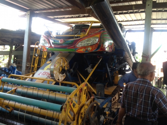 เกษตรพัฒนา  รถเกี่ยวข้าวอุ้ม รุ่น เศรษฐี