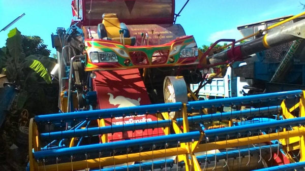 เกษตรพัฒนา  รถเกี่ยวข้าวอุ้ม เจ้าช้างไวไฟ