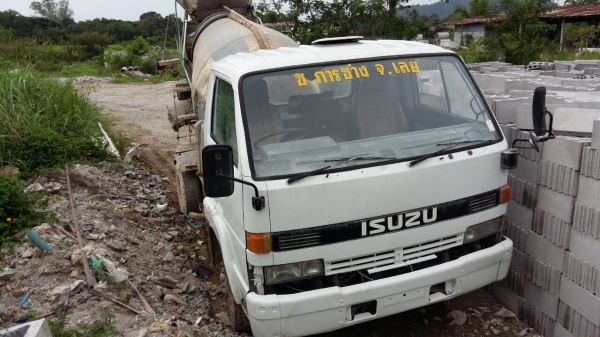 ขายด่วนรถโม้ตรง2.5คิวเครือง195แรงไมมีทะเทืยนรถใช้อยู่ทุกวัน