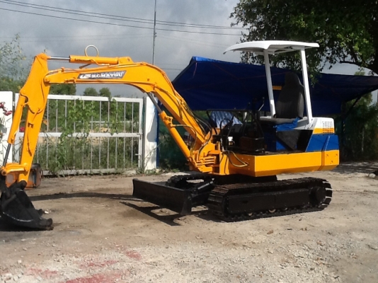 Komatsu pc20-6 เก่าญี่ปุ่น สภาพดี มีไลด์หัวเจาะกระแทก ทำสีใหม่เรียบร้อย Komatsu pc20-6 เก่าญี่ปุ่น สภาพดี มีไลด์หัวเจาะกระแทก ทำสีใหม่เรียบร้อย