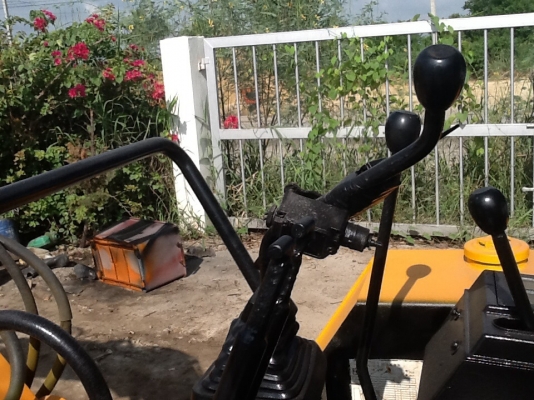 Komatsu pc20-6 เก่าญี่ปุ่น สภาพดี มีไลด์หัวเจาะกระแทก ทำสีใหม่เรียบร้อย Komatsu pc20-6 เก่าญี่ปุ่น สภาพดี มีไลด์หัวเจาะกระแทก ทำสีใหม่เรียบร้อย