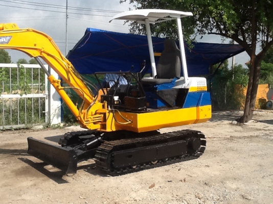 Komatsu pc20-6 เก่าญี่ปุ่น สภาพดี มีไลด์หัวเจาะกระแทก ทำสีใหม่เรียบร้อย Komatsu pc20-6 เก่าญี่ปุ่น สภาพดี มีไลด์หัวเจาะกระแทก ทำสีใหม่เรียบร้อย