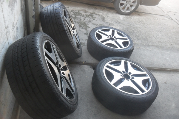 ล้อแม็ก 17นิ้ว5รู114 พร้อมยาง สวยๆ 4 ล้อ ราคา 6900 บาท