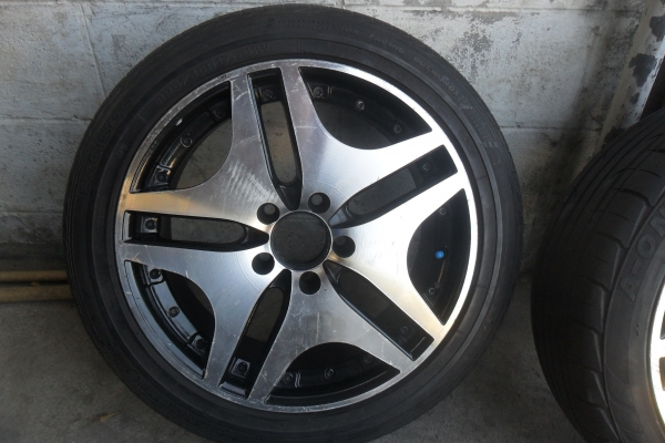 ล้อแม็ก 17นิ้ว5รู114 พร้อมยาง สวยๆ 4 ล้อ ราคา 6900 บาท