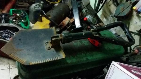 พลั่วสนามของทหาร