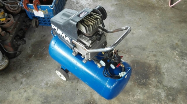 ======== Sold Out!! ======== ปั้มลม PUMA ขนาดเล็ก 3 HP. 220V. ถัง 50 ลิตร สภาพสวยใหม่พร้อมใช้!! 089-2499-123 นครปฐม