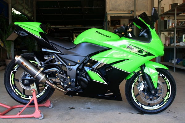 ขาย KAWASAKI NINJA 250 เขียว ปี 2011 สวยๆ ท่อสูตร ทะเบียนแท้พร้อมโอน 77000