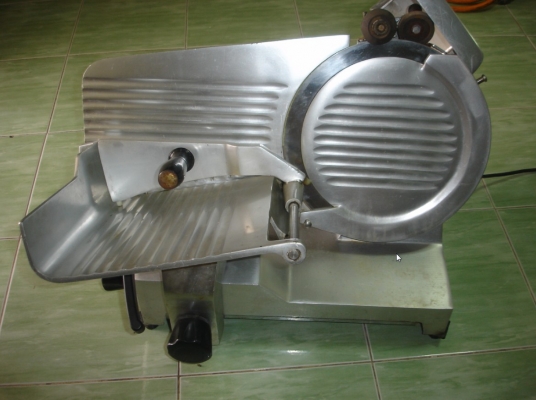 ขายเครื่องสไลด์เนื้อขนาด 12 นิ้ว MACCHI   made in italy