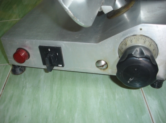 ขายเครื่องสไลด์เนื้อขนาด 12 นิ้ว MACCHI   made in italy