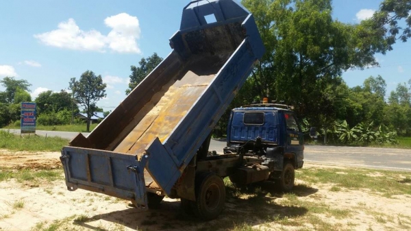 ขายด่วนราคาตัด 6 ล้อดั๊ม NKR สภาพพร้อมลุยเล่มทะเบียนพร้อม ทดลองขับได้ รถอยู่ สุรินทร์ 0845486359