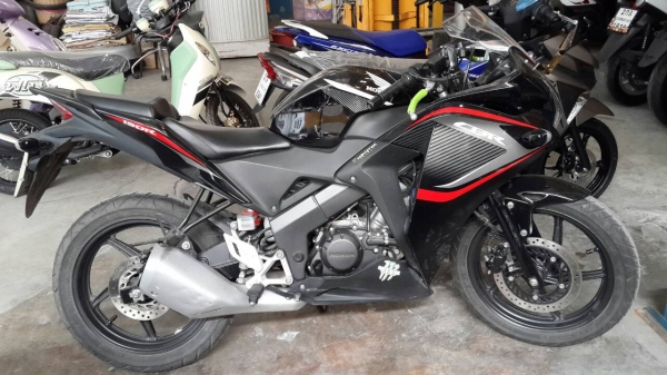 ขาย Honda CBR 150 i ปี 57 สภาพดีเดิมๆ เครื่องดี รถวิ่งไป 13,xxx เล่มพร้อมโอน
