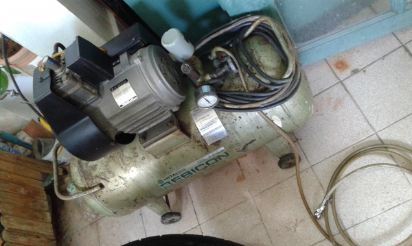 ขายปั๊มลม Hitachi 38 L Max 8 kg/cm2 japan