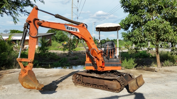 ขายด่วนรถเเม็คโครคูโบต้า KH-25แทคเหล็กเทียบเท่า PC25เคื่องคูโบต้า3สูบเก่าญี่ปุ่นแท้ไม่เคยใช้งานเมืองไทยเลยส่งให้ฟรีๆ