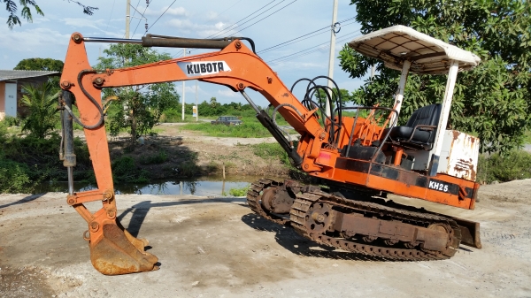 ขายด่วนรถเเม็คโครคูโบต้า KH-25แทคเหล็กเทียบเท่า PC25เคื่องคูโบต้า3สูบเก่าญี่ปุ่นแท้ไม่เคยใช้งานเมืองไทยเลยส่งให้ฟรีๆ