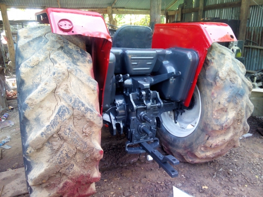 งดต่อรองครับ ราคานี้วันนี้วันเดียวครับ 35000บาทลดสุดๆไปครับ รถไถใหญ่75แรงม้า ตัวเปล่า ไฮโดลิคดี เกียร์ดี พวงมาลัยเพาเวอร์ เอาไปติดคีบติดตัก