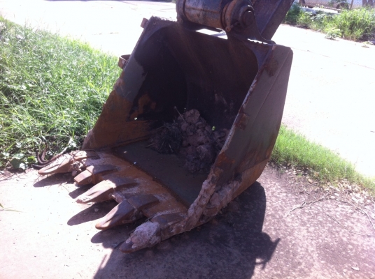 ขายด่วนรถแบคโฮYN10ชุปเปอรทำงานได้5พันกว่าชัวโมงมีเลม